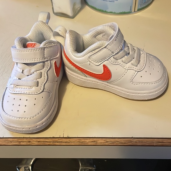 Nikes - Picture 4 of 4